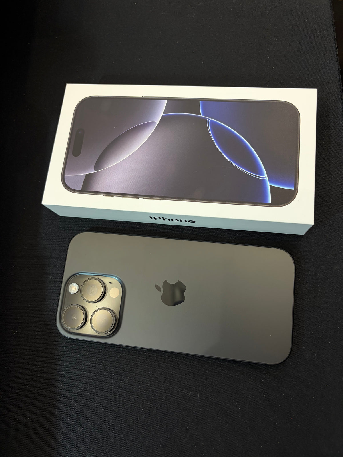 Apple iPhone 16 Pro 1TB Titanium Black
