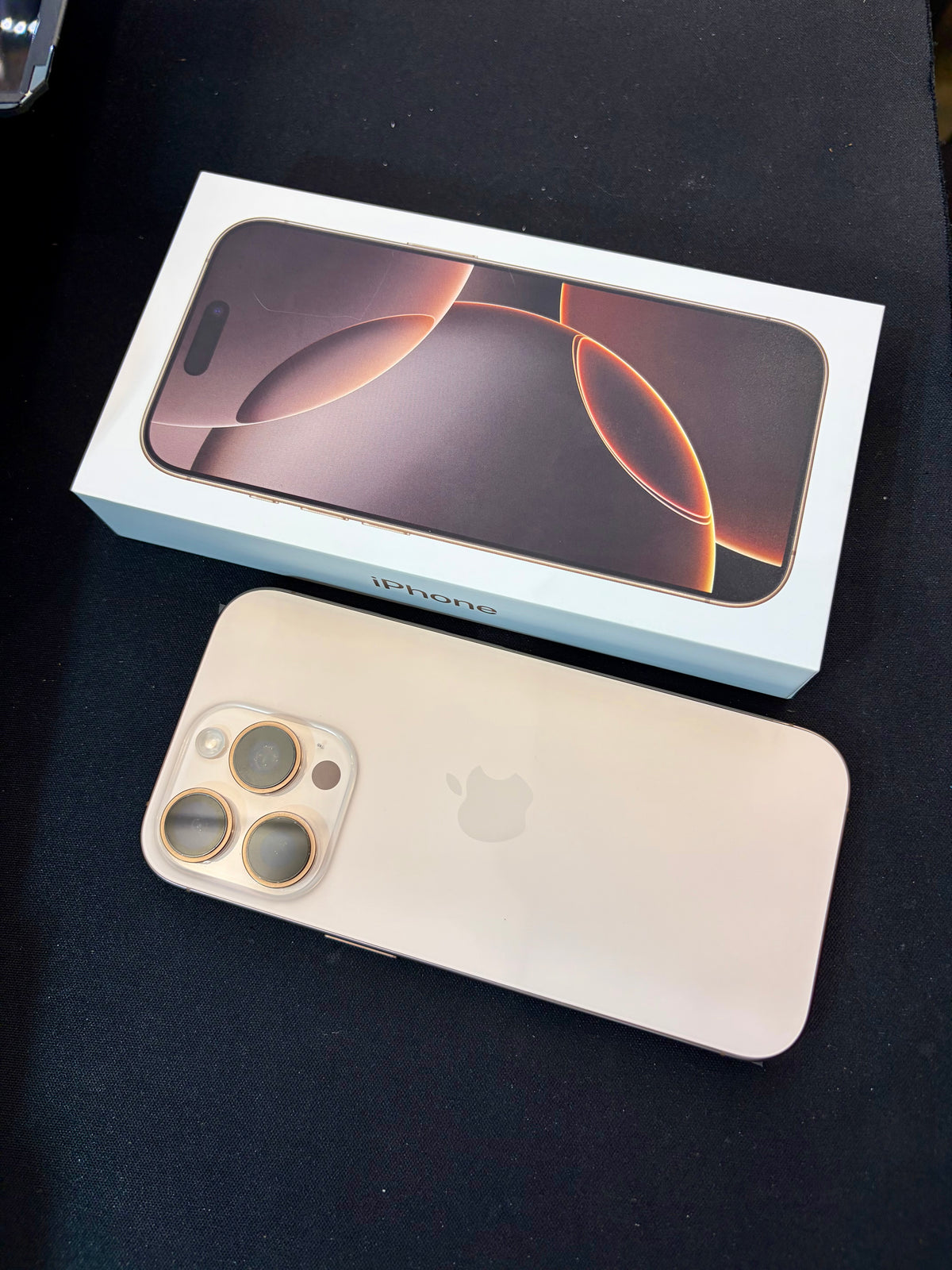 Apple iPhone 16 Pro 1TB Titanium Desert Gold