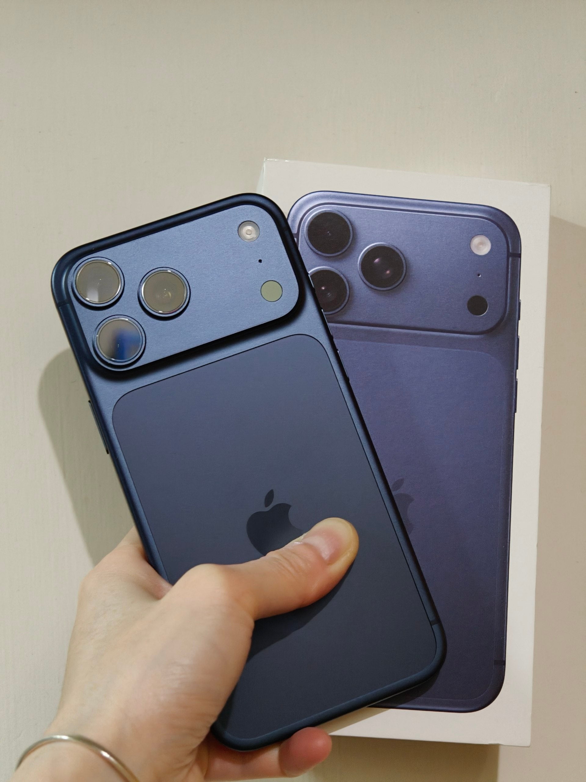 99.9%new Apple iPhone 17 Pro Max 512GB Blue 藍色 香港行貨單咭槽+esim