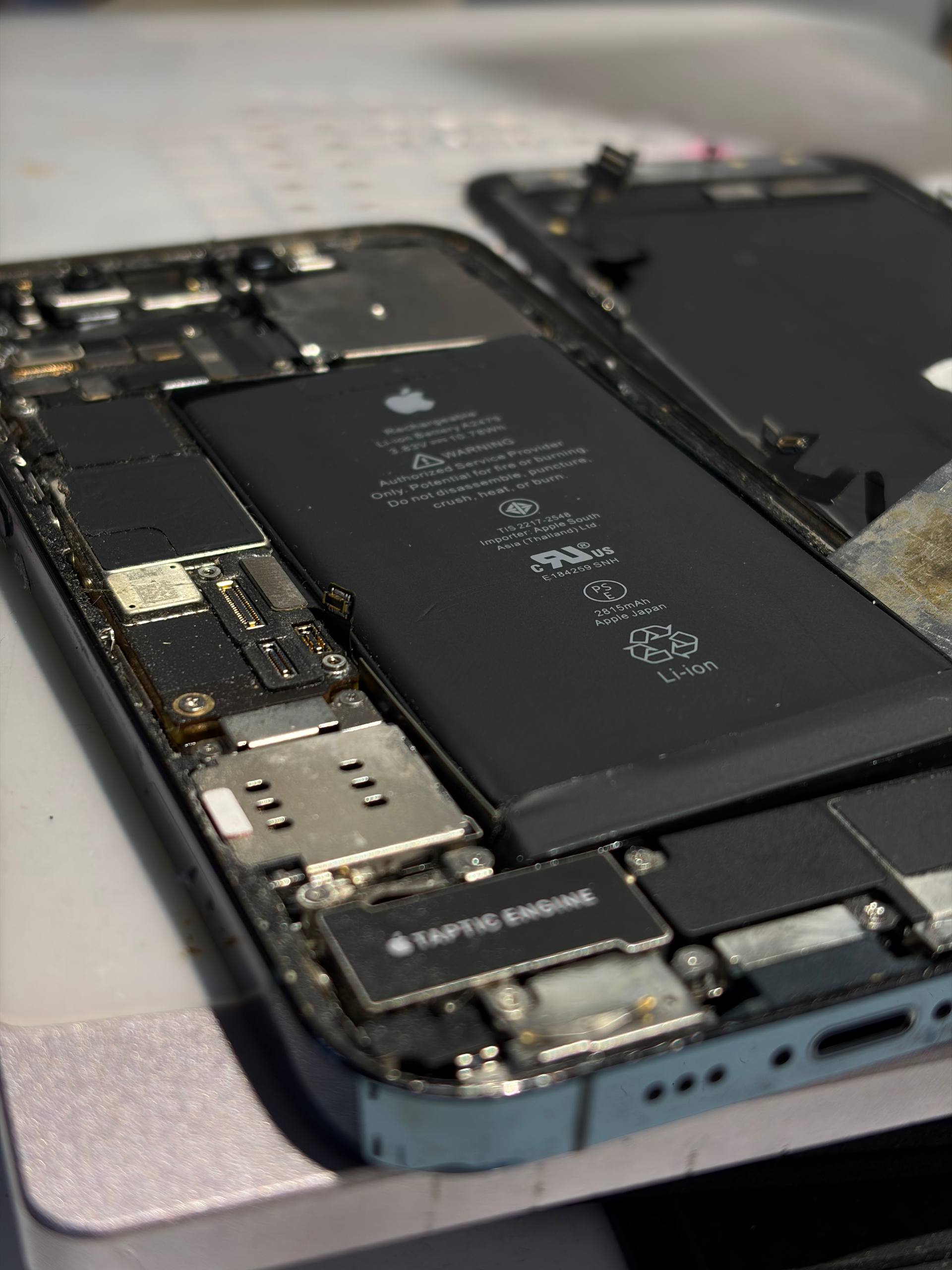 電話維修 - iPhone 電池更換 (原廠零件) Phone Repair - Battery Replacement (Genuine Parts)